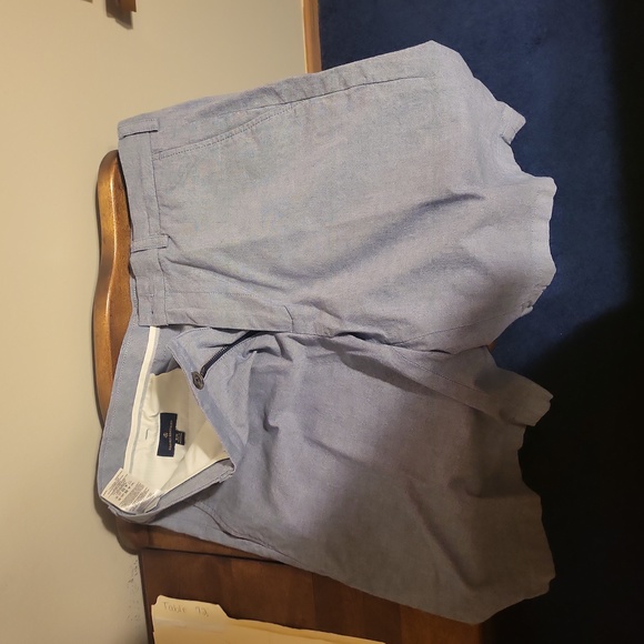 Brooks brothers shorts. Never worn. Size 35 - Picture 3 of 3